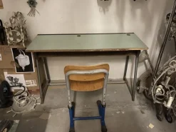 Pamono Mid-Century French Children's Desk and Chair, 1970s, Set of 2
