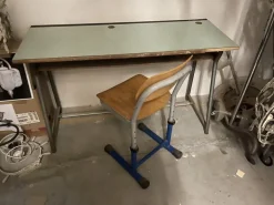 Pamono Mid-Century French Children's Desk and Chair, 1970s, Set of 2