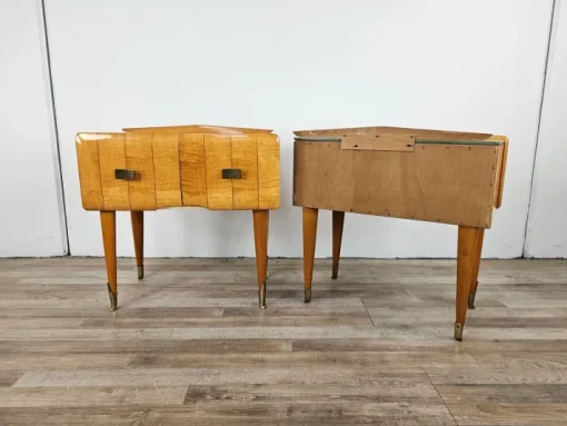Pamono Mid-Century Italian Bedside Tables in Maple, Brass and Decorated Glass, 1950s, Set of 2