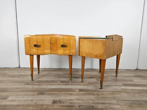 Pamono Mid-Century Italian Bedside Tables in Maple, Brass and Decorated Glass, 1950s, Set of 2