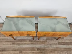 Pamono Mid-Century Italian Bedside Tables in Maple, Brass and Decorated Glass, 1950s, Set of 2