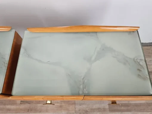 Pamono Mid-Century Italian Bedside Tables in Maple, Brass and Decorated Glass, 1950s, Set of 2