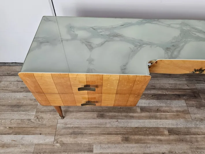 Pamono Mid-Century Italian Maple and Glass Chest of Drawers with Brass Details, 1950s Sale