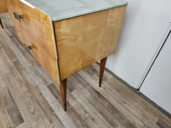 Pamono Mid-Century Italian Maple and Glass Chest of Drawers with Brass Details, 1950s Sale