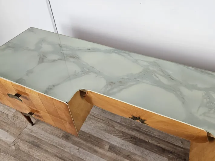 Pamono Mid-Century Italian Maple and Glass Chest of Drawers with Brass Details, 1950s Sale