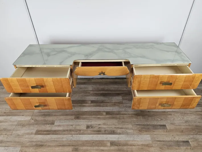 Pamono Mid-Century Italian Maple and Glass Chest of Drawers with Brass Details, 1950s Sale