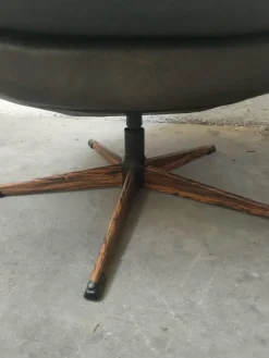 Pamono Mid-Century Leather Swivel Armchair from Bramin, Denmark Hot