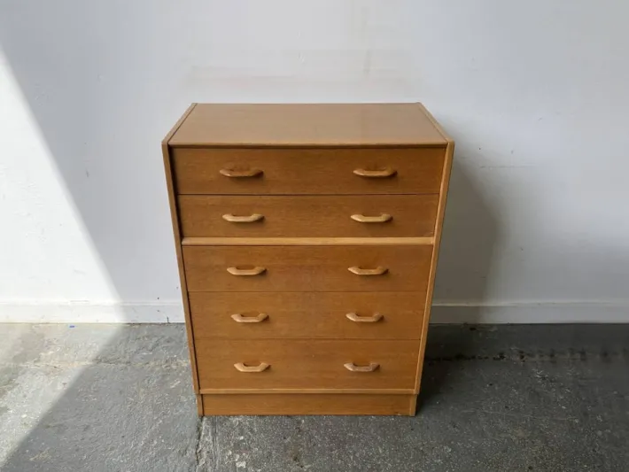Pamono Mid-Century Modern Chest of Drawers in Oak from G-Plan, 1950s Sale