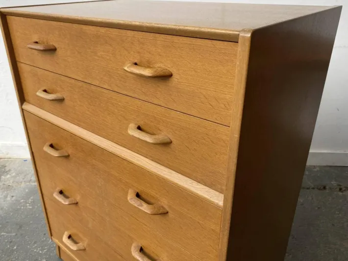 Pamono Mid-Century Modern Chest of Drawers in Oak from G-Plan, 1950s Sale