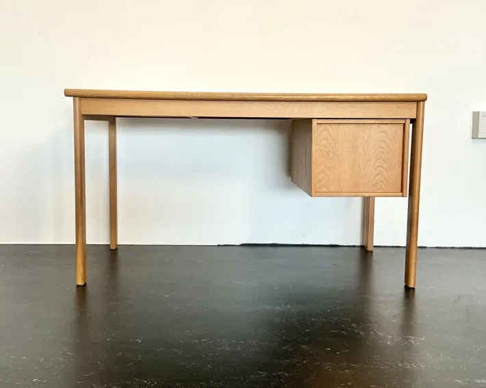Pamono Mid-Century Modern Danish Oak Desk with Sliding Top by Peter Lovig Nielsen for Løvig, 1960s Clearance