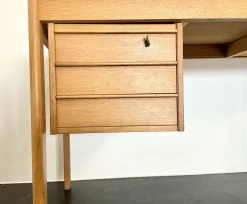Pamono Mid-Century Modern Danish Oak Desk with Sliding Top by Peter Lovig Nielsen for Løvig, 1960s Clearance