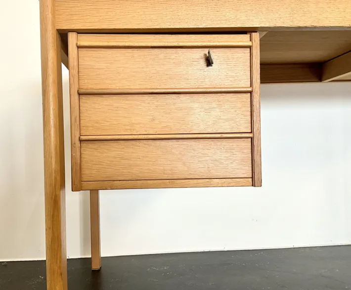 Pamono Mid-Century Modern Danish Oak Desk with Sliding Top by Peter Lovig Nielsen for Løvig, 1960s Clearance