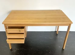 Pamono Mid-Century Modern Danish Oak Desk with Sliding Top by Peter Lovig Nielsen for Løvig, 1960s Clearance
