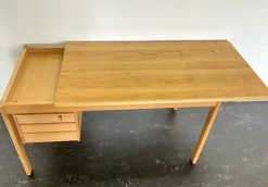 Pamono Mid-Century Modern Danish Oak Desk with Sliding Top by Peter Lovig Nielsen for Løvig, 1960s Clearance