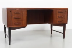 Pamono Mid-Century Modern Danish Freestanding Rosewood Desk from Clausen & Søn, 1960s Hot