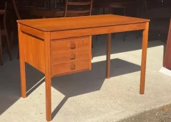 Pamono Mid-Century Modern Danish Teak Desk by Domino Mobler, 1960