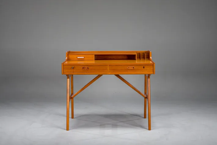 Pamono Mid-Century Modern Danish Teak Desk by Arne Wahl Iversen, 1960s Best