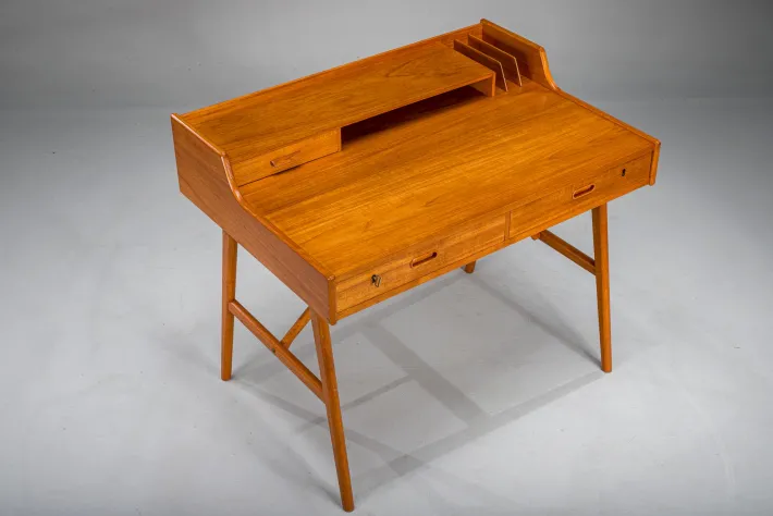 Pamono Mid-Century Modern Danish Teak Desk by Arne Wahl Iversen, 1960s Best