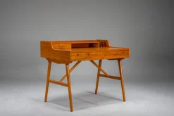 Pamono Mid-Century Modern Danish Teak Desk by Arne Wahl Iversen, 1960s Best