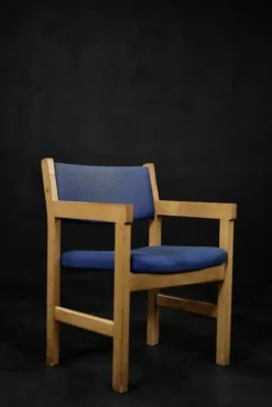 Pamono Mid-Century Modern Danish Oak and Blue Fabric Chair by Hans J. Wegner for Getama, 1960s Best