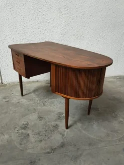 Pamono Mid-Century Modern Danish Teak Desk Outlet