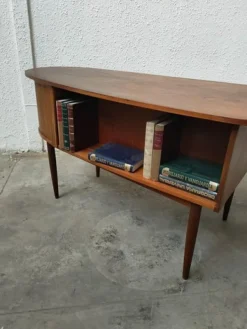 Pamono Mid-Century Modern Danish Teak Desk Outlet