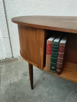 Pamono Mid-Century Modern Danish Teak Desk Outlet