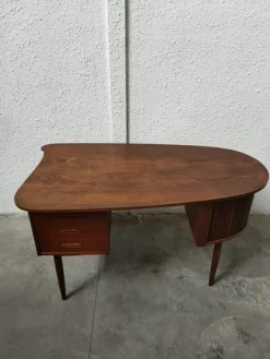 Pamono Mid-Century Modern Danish Teak Desk Outlet