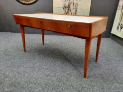 Pamono Mid-Century Modern Desk in Cherry and Formica, 1950s Hot