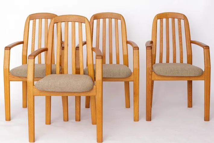Pamono Mid-Century Modern Dining Armchairs in Oak from Dyrlund, Denmark, 1970s, Set of 4 Outlet