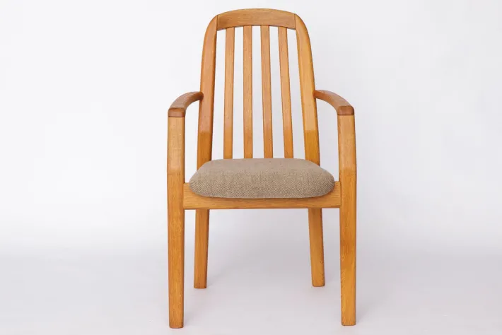 Pamono Mid-Century Modern Dining Armchairs in Oak from Dyrlund, Denmark, 1970s, Set of 4 Outlet