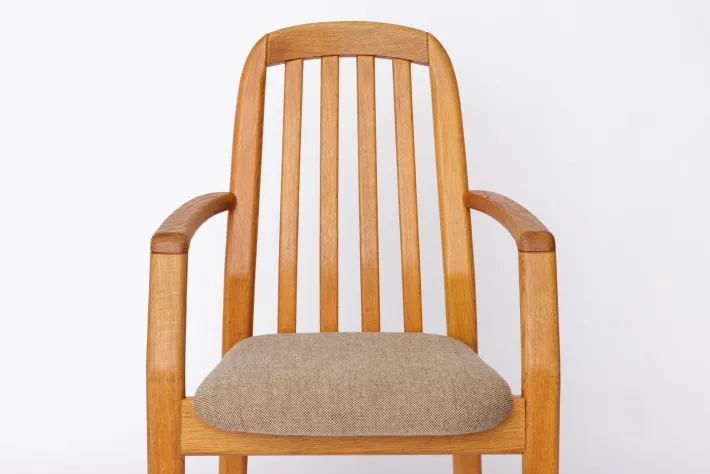 Pamono Mid-Century Modern Dining Armchairs in Oak from Dyrlund, Denmark, 1970s, Set of 4 Outlet