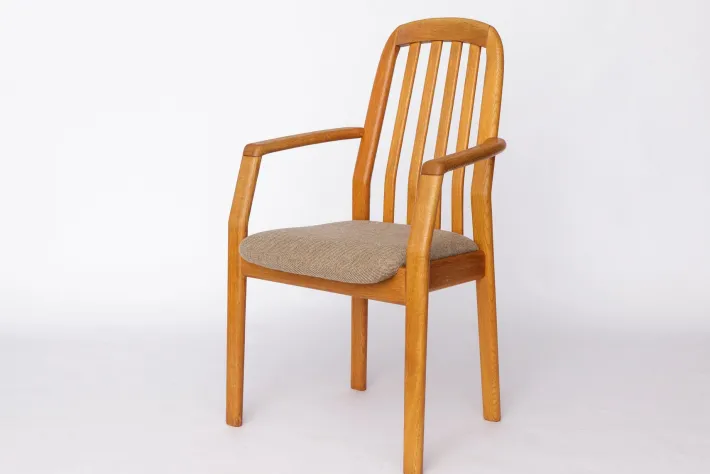 Pamono Mid-Century Modern Dining Armchairs in Oak from Dyrlund, Denmark, 1970s, Set of 4 Outlet