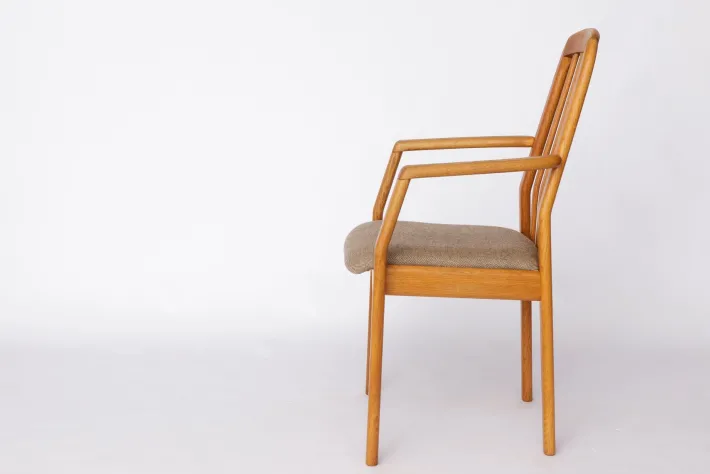 Pamono Mid-Century Modern Dining Armchairs in Oak from Dyrlund, Denmark, 1970s, Set of 4 Outlet