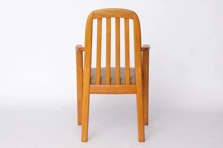 Pamono Mid-Century Modern Dining Armchairs in Oak from Dyrlund, Denmark, 1970s, Set of 4 Outlet