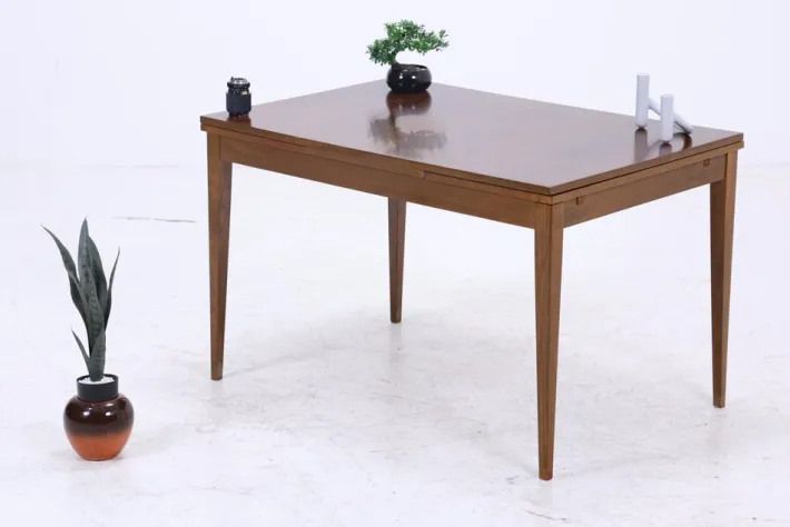 Pamono Mid-Century Modern Dining Table in Walnut, 1960s Outlet
