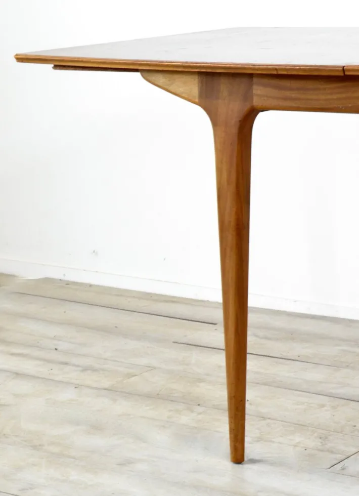 Pamono Mid-Century Modern Extendable Teak Dining Table from McIntosh, 1960s Hot