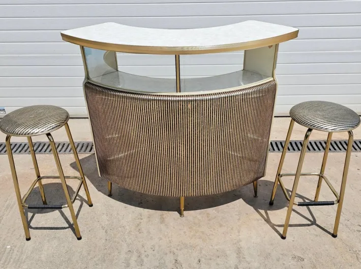 Pamono Mid-Century Modern Home Cocktail Bar with Bar Stools and Mirror, England, 1960s, Set of 4 Sale
