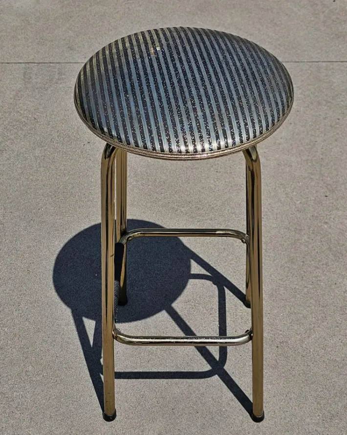 Pamono Mid-Century Modern Home Cocktail Bar with Bar Stools and Mirror, England, 1960s, Set of 4 Sale