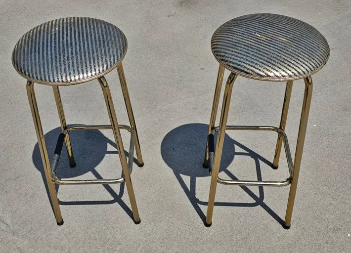 Pamono Mid-Century Modern Home Cocktail Bar with Bar Stools and Mirror, England, 1960s, Set of 4 Sale