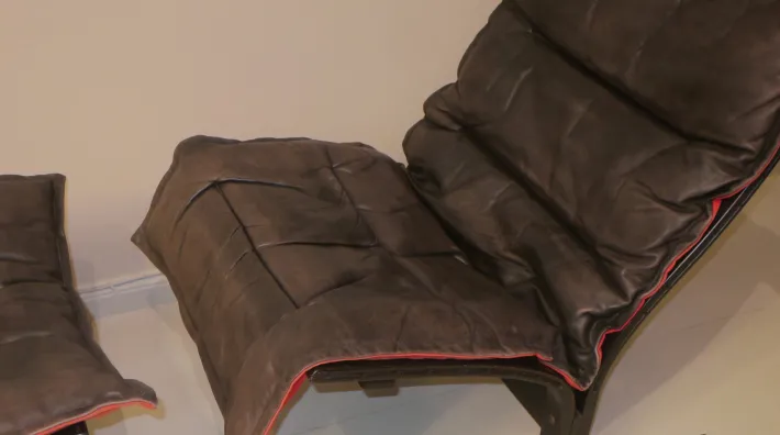 Pamono Mid-Century Modern Leather Siesta Chair with Ottoman by Ingmar Relling, Set of 2 Hot