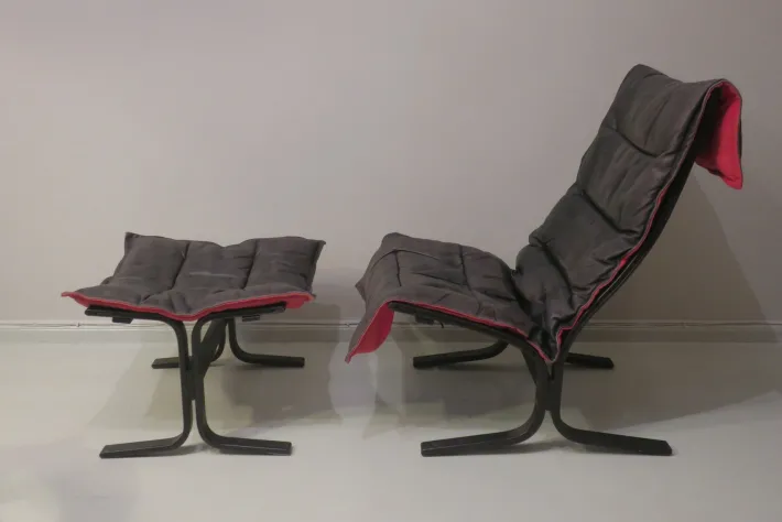 Pamono Mid-Century Modern Leather Siesta Chair with Ottoman by Ingmar Relling, Set of 2 Hot