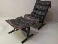 Pamono Mid-Century Modern Leather Siesta Chair with Ottoman by Ingmar Relling, Set of 2 Hot