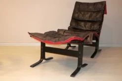 Pamono Mid-Century Modern Leather Siesta Chair with Ottoman by Ingmar Relling, Set of 2 Hot