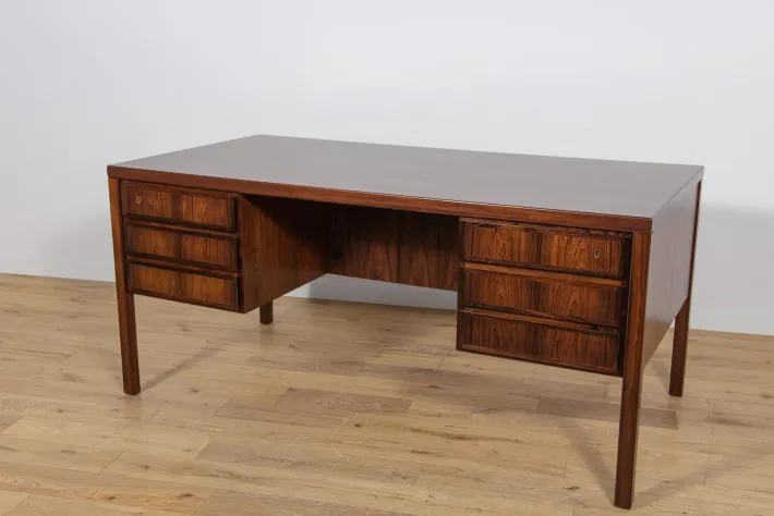 Pamono Mid-Century Modern Model 77 Freestanding Desk in Teak from Omann Jun, 1960s Outlet