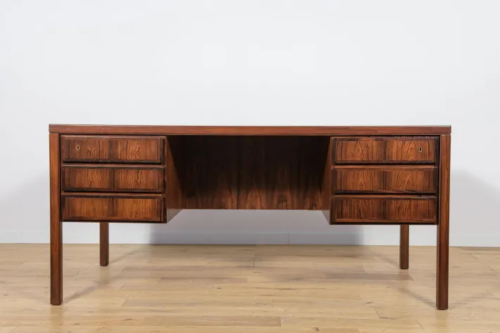 Pamono Mid-Century Modern Model 77 Freestanding Desk in Teak from Omann Jun, 1960s Outlet