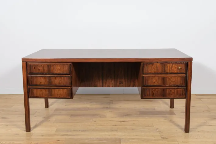 Pamono Mid-Century Modern Model 77 Freestanding Desk in Teak from Omann Jun, 1960s Outlet