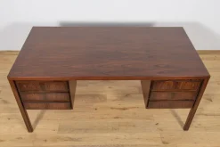Pamono Mid-Century Modern Model 77 Freestanding Desk in Teak from Omann Jun, 1960s Outlet