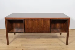 Pamono Mid-Century Modern Model 77 Freestanding Desk in Teak from Omann Jun, 1960s Outlet