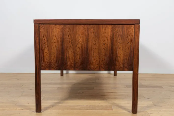 Pamono Mid-Century Modern Model 77 Freestanding Desk in Teak from Omann Jun, 1960s Outlet